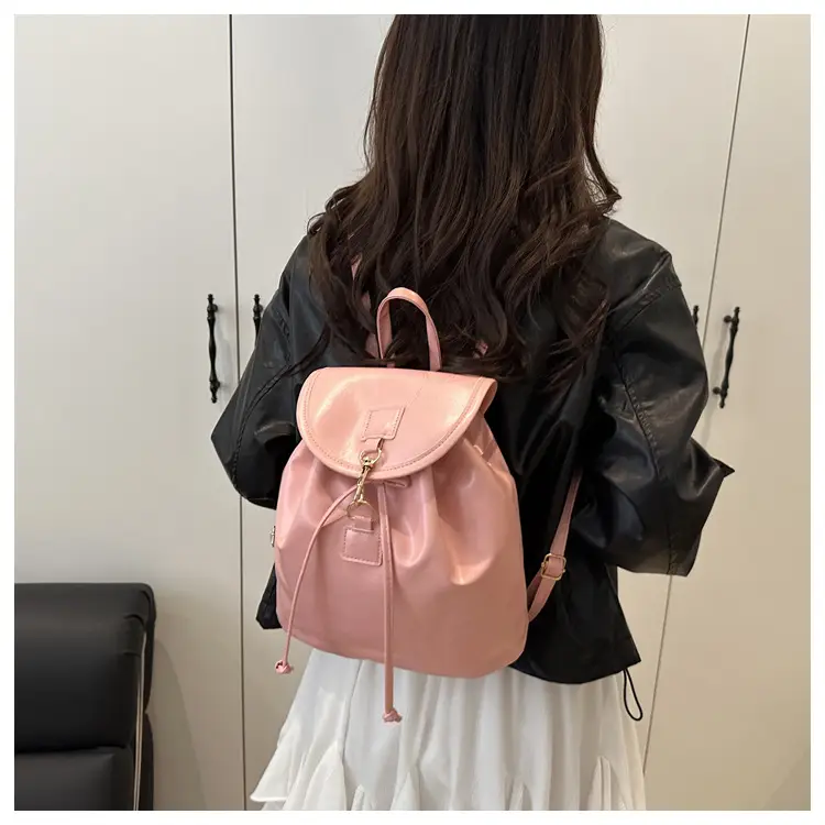 Women's Cream Large Capacity Shoulder Bag Spring Summer 2025 — feature 15
