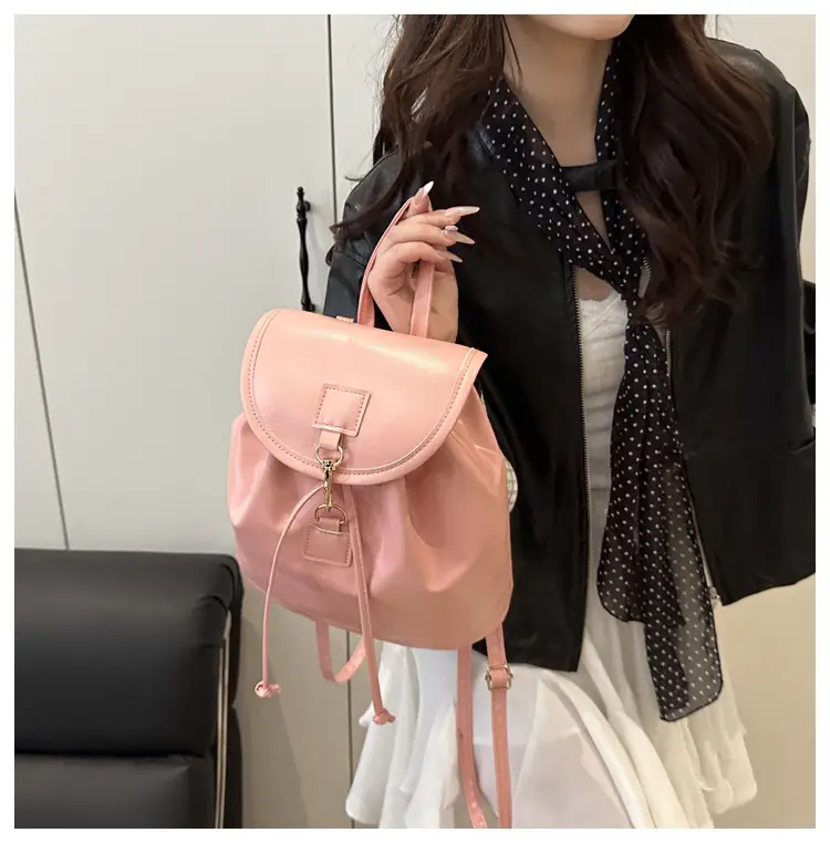 Women's Cream Large Capacity Shoulder Bag Spring Summer 2025 — feature 16