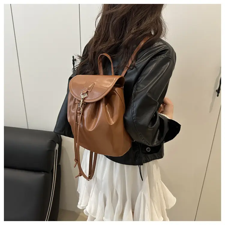 Women's Cream Large Capacity Shoulder Bag Spring Summer 2025 — feature 18