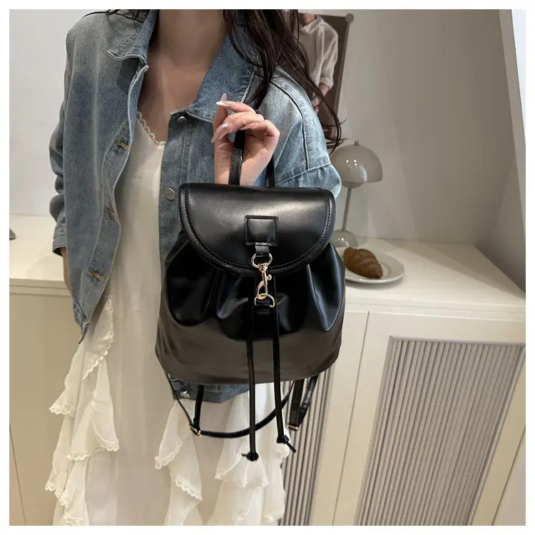 Women's Cream Large Capacity Shoulder Bag Spring Summer 2025 — feature 20