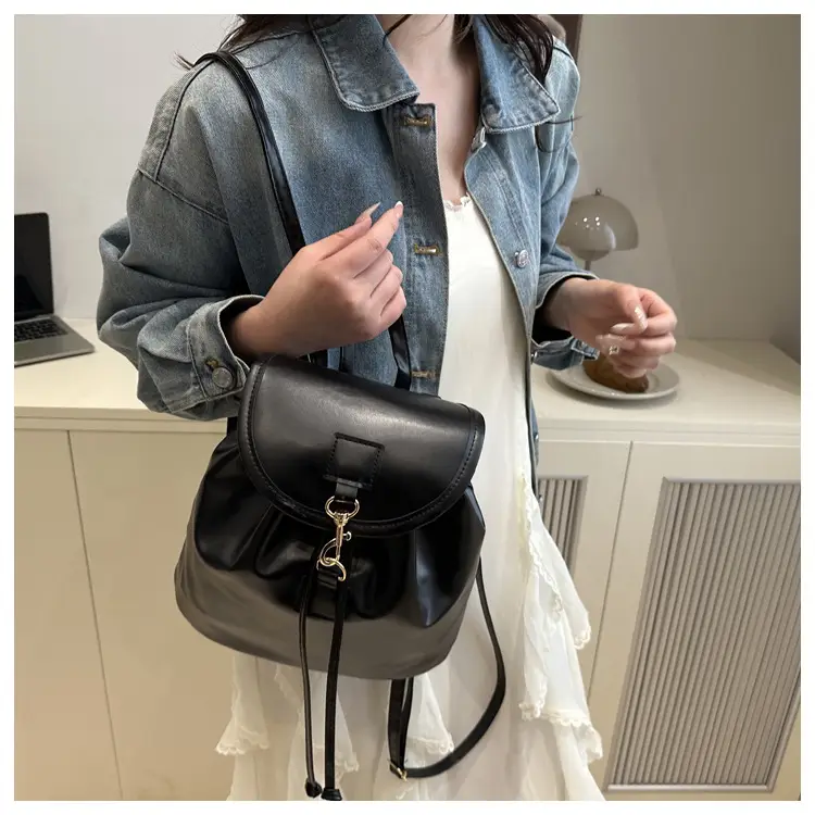 Women's Cream Large Capacity Shoulder Bag Spring Summer 2025 — feature 21