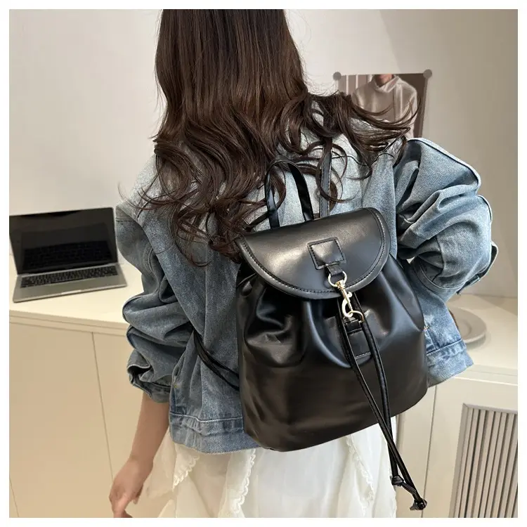 Women's Cream Large Capacity Shoulder Bag Spring Summer 2025 — feature 22
