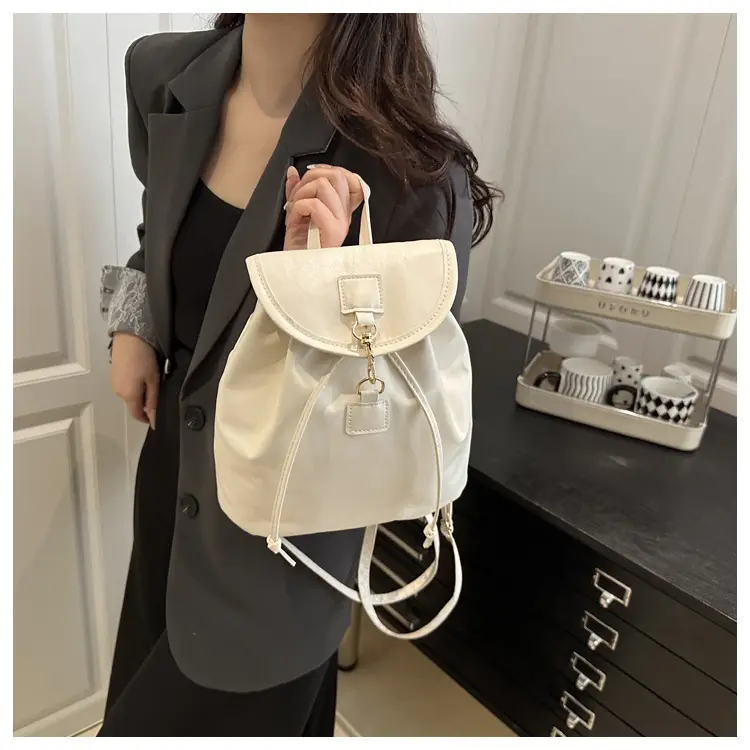 Women's Cream Large Capacity Shoulder Bag Spring Summer 2025 — feature 9