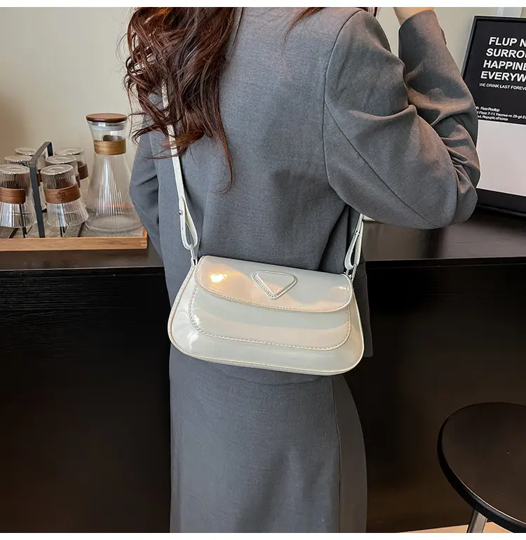 Women's White Leather Crossbody Bag 2025 Fashion Commuter — feature 10