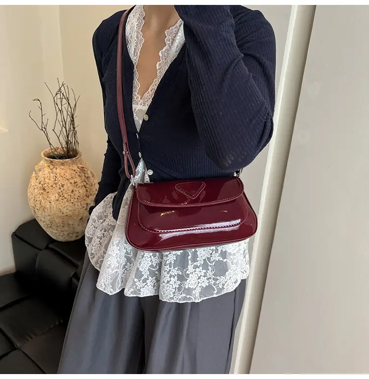 Women's White Leather Crossbody Bag 2025 Fashion Commuter — feature 6