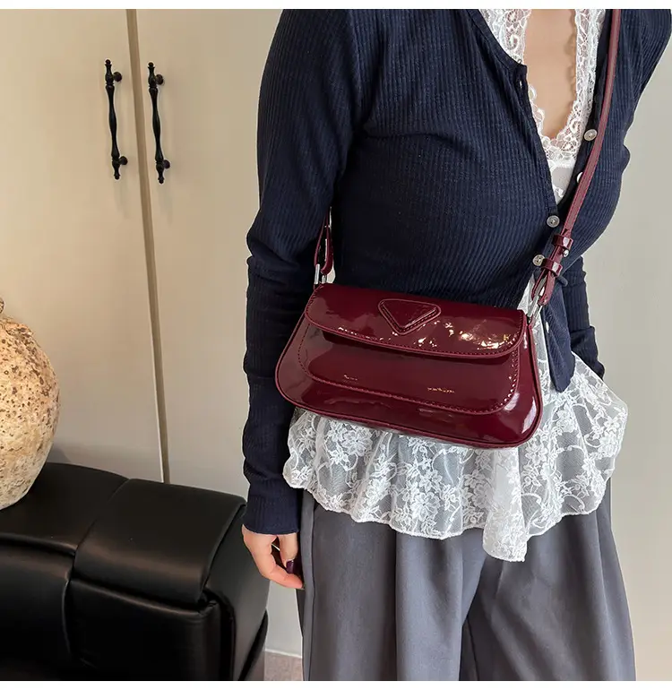 Women's White Leather Crossbody Bag 2025 Fashion Commuter — feature 7