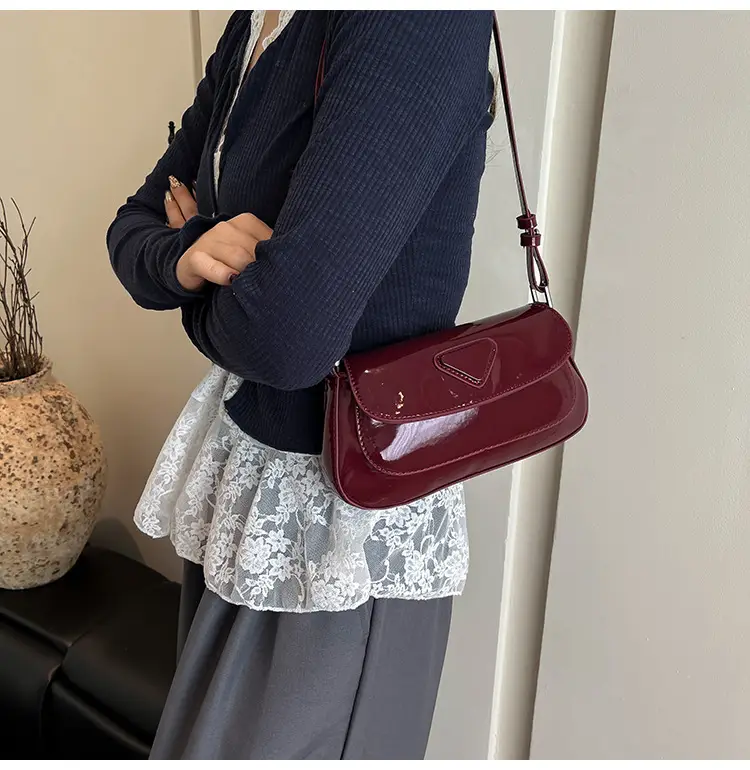 Women's White Leather Crossbody Bag 2025 Fashion Commuter — feature 8
