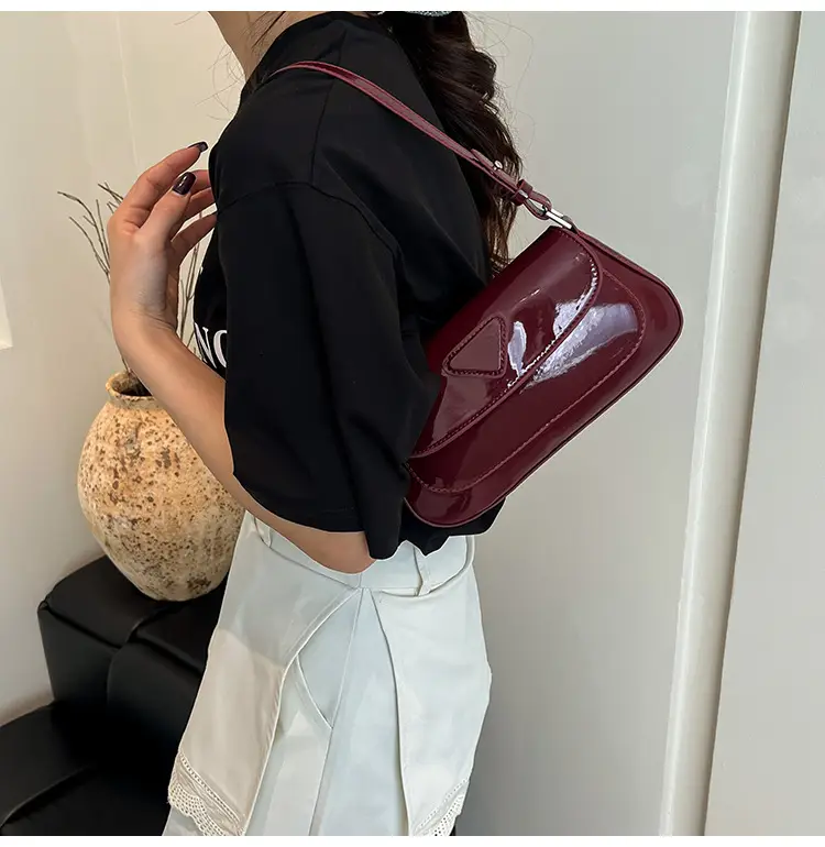 Women's White Leather Crossbody Bag 2025 Fashion Commuter — feature 9