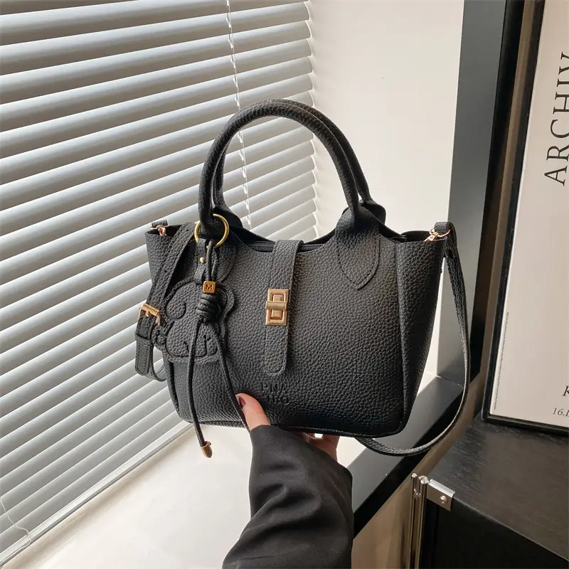 2025 Trendy Women's Handbags with Gold Plating - Image 6