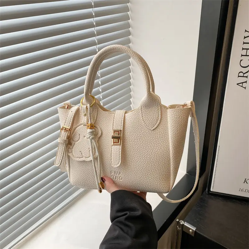 2025 Trendy Women's Handbags with Gold Plating - Image 7