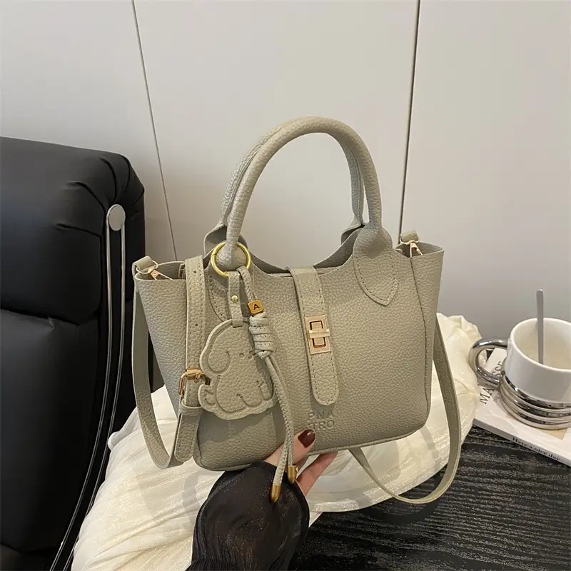 2025 Trendy Women's Handbags with Gold Plating - Image 8