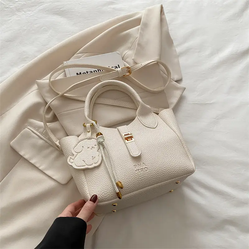 2025 Trendy Women's Handbags with Gold Plating - Image 3