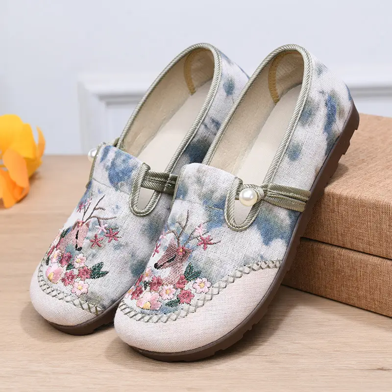Spring 2025 New Embroidered Hanfu Shoes Old Beijing Cloth Shoes Women's Shoes Casual Ethnic Style Single-layer Shoes Breathable Mother Shoes