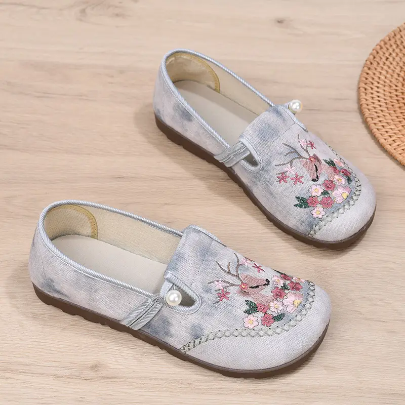 Spring 2025 New Embroidered Hanfu Shoes Old Beijing Cloth Shoes Women's Shoes Casual Ethnic Style Single-layer Shoes Breathable Mother Shoes — feature 1