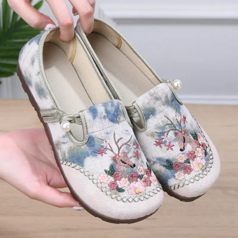 Spring 2025 New Embroidered Hanfu Shoes Old Beijing Cloth Shoes Women's Shoes Casual Ethnic Style Single-layer Shoes Breathable Mother Shoes — feature 3