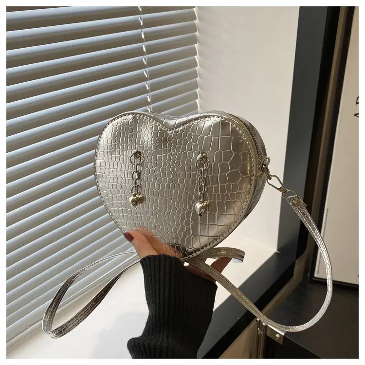 Heart Croc Leather Shoulder Bag Women's 2025 New Arrival — feature 11