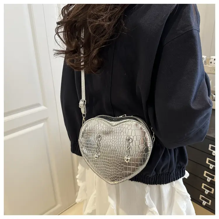 Heart Croc Leather Shoulder Bag Women's 2025 New Arrival — feature 17