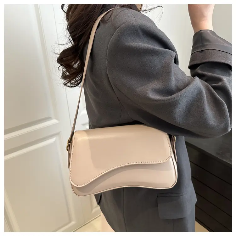 Women's Beige Crossbody Bag with Chain Strap — feature 12