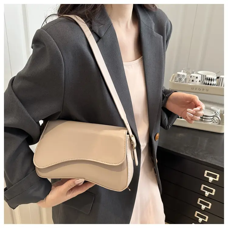 Women's Beige Crossbody Bag with Chain Strap — feature 13