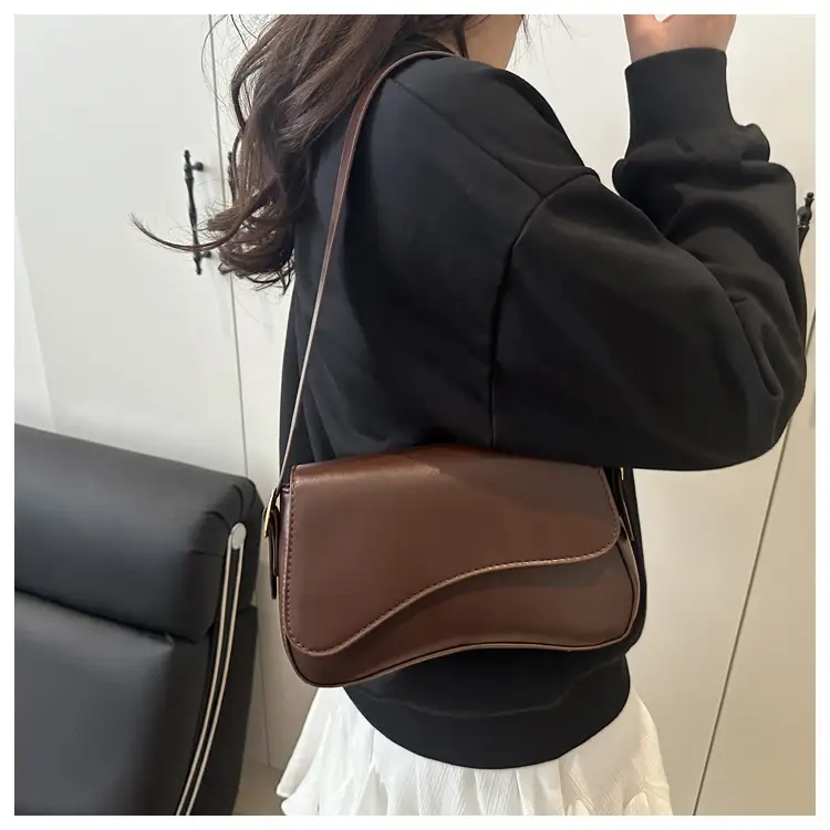 Women's Beige Crossbody Bag with Chain Strap — feature 15