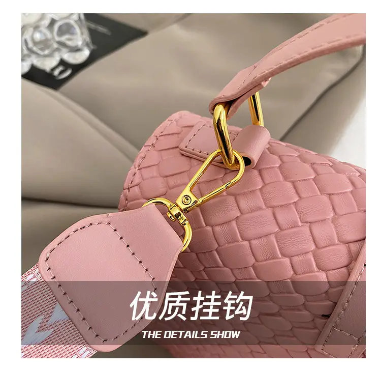 Black Embossed Woven Shoulder Bag for Women 2025 — feature 5
