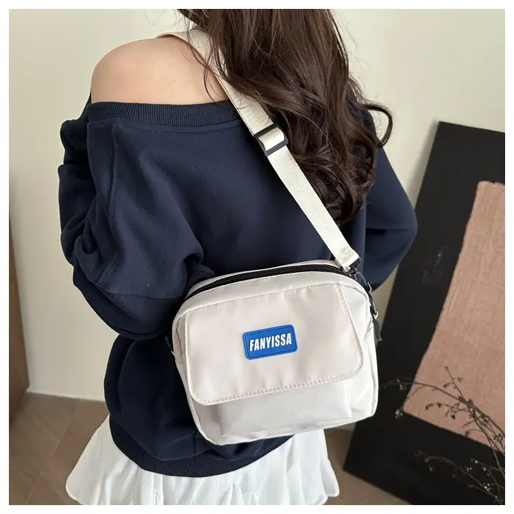 Minimalist Crossbody Bag for Students & Casual Use — feature 2