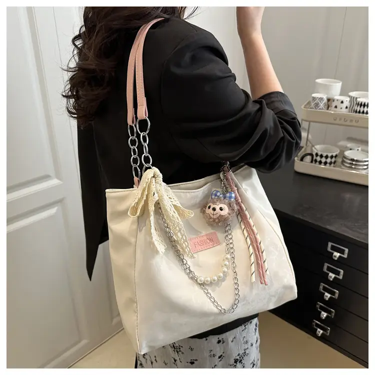 Women's Chain Strap Shoulder Bag with Pearl Lace — feature 9