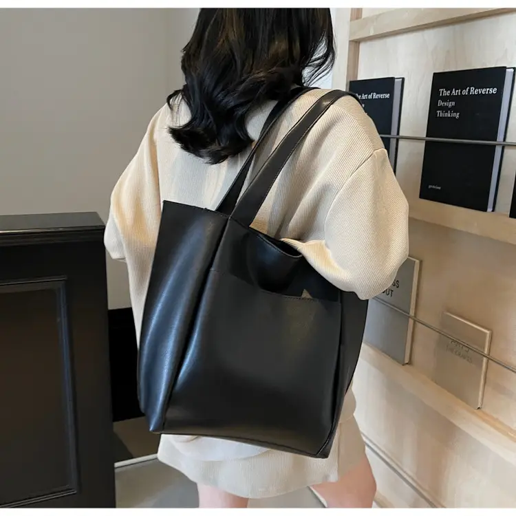 Women Large Capacity Tote Bag Brown Leather 2026 — feature 10