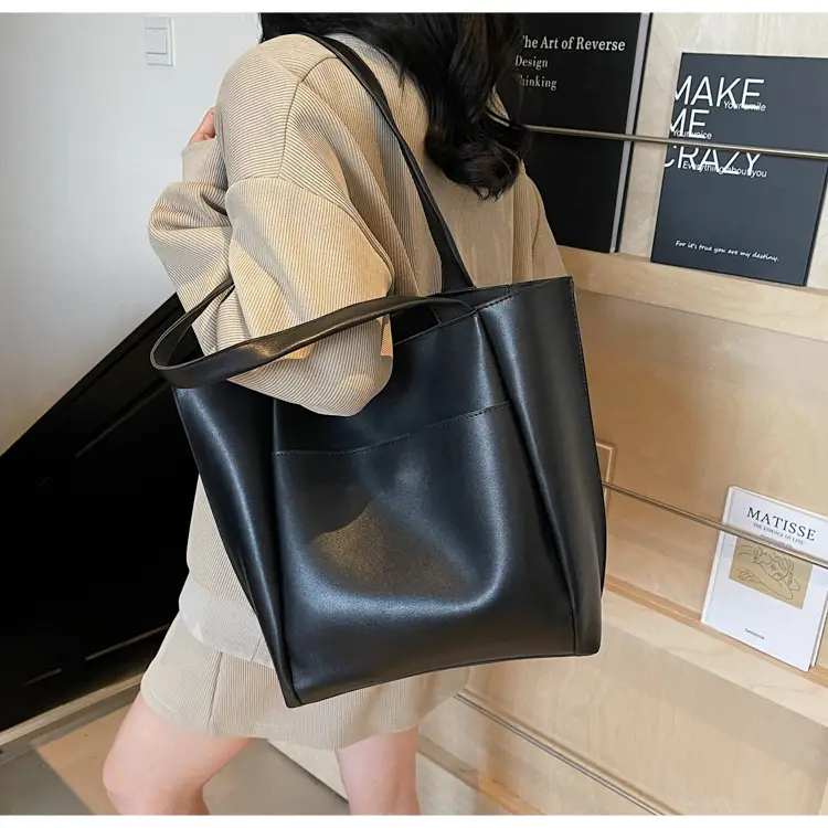 Women Large Capacity Tote Bag Brown Leather 2026 — feature 11