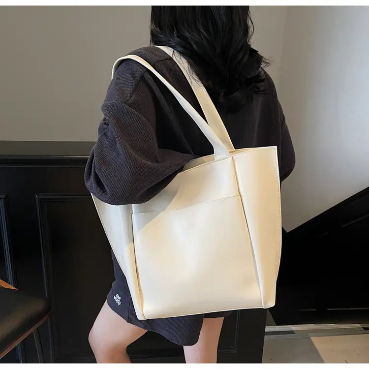 Women Large Capacity Tote Bag Brown Leather 2026 — feature 15