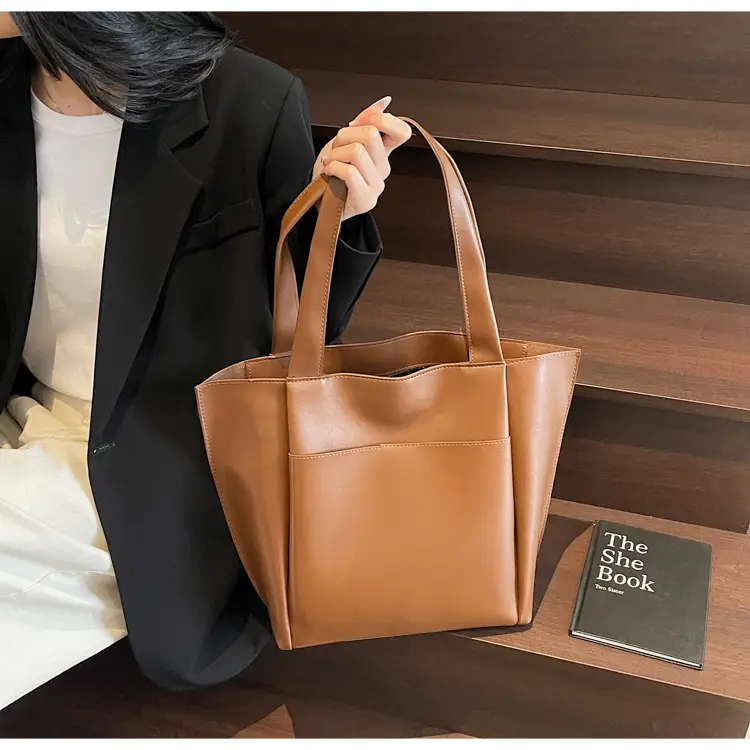 Women Large Capacity Tote Bag Brown Leather 2026 — feature 18