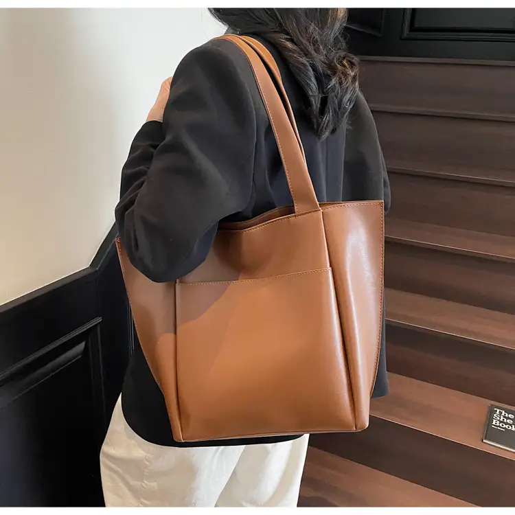 Women Large Capacity Tote Bag Brown Leather 2026 — feature 20
