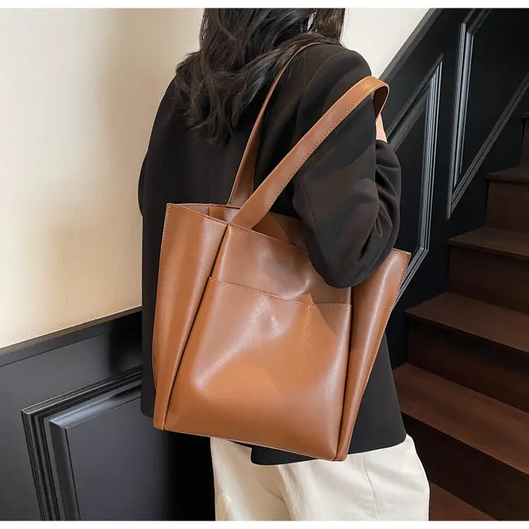Women Large Capacity Tote Bag Brown Leather 2026 — feature 21