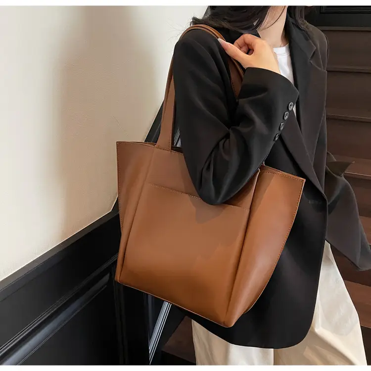 Women Large Capacity Tote Bag Brown Leather 2026 — feature 22