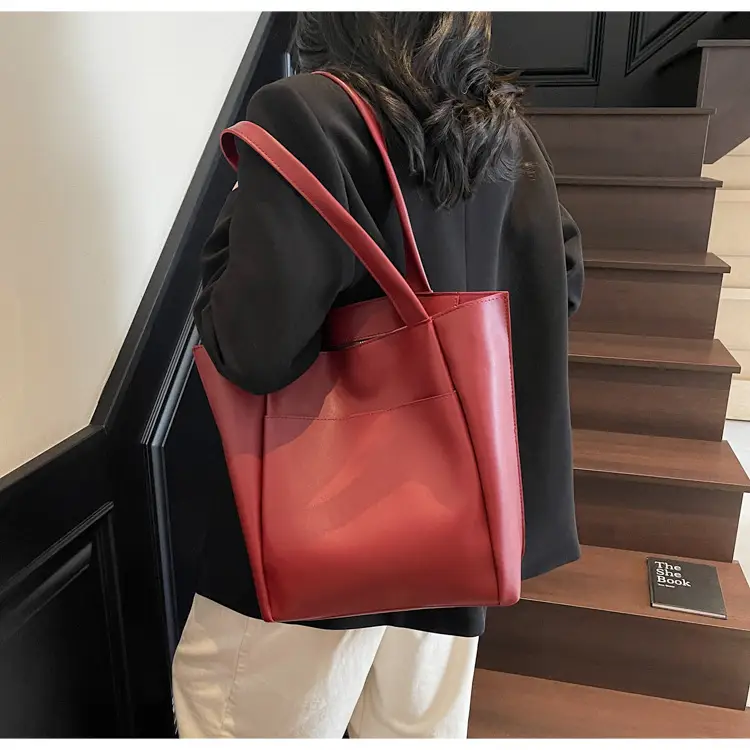 Women Large Capacity Tote Bag Brown Leather 2026 — feature 24