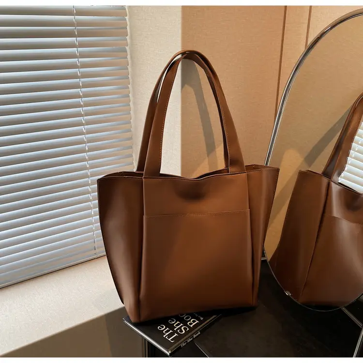 Women Large Capacity Tote Bag Brown Leather 2026 — feature 32