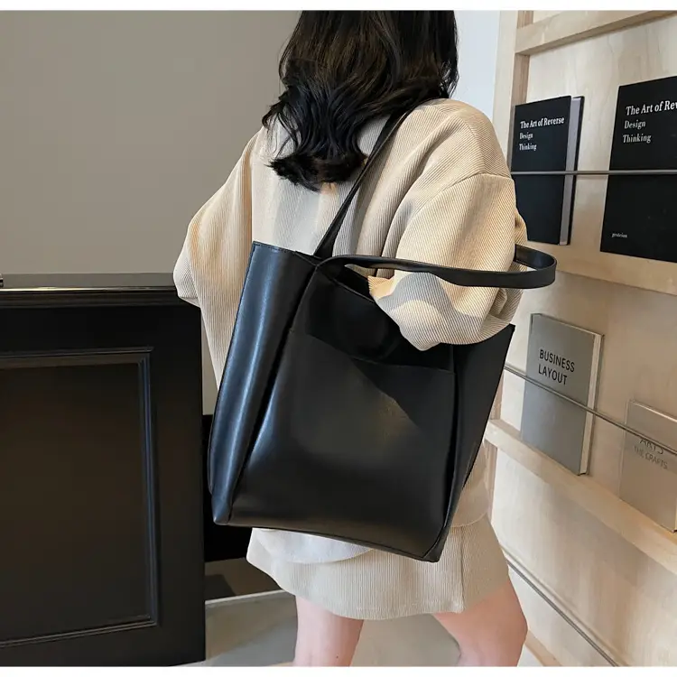 Women Large Capacity Tote Bag Brown Leather 2026 — feature 9
