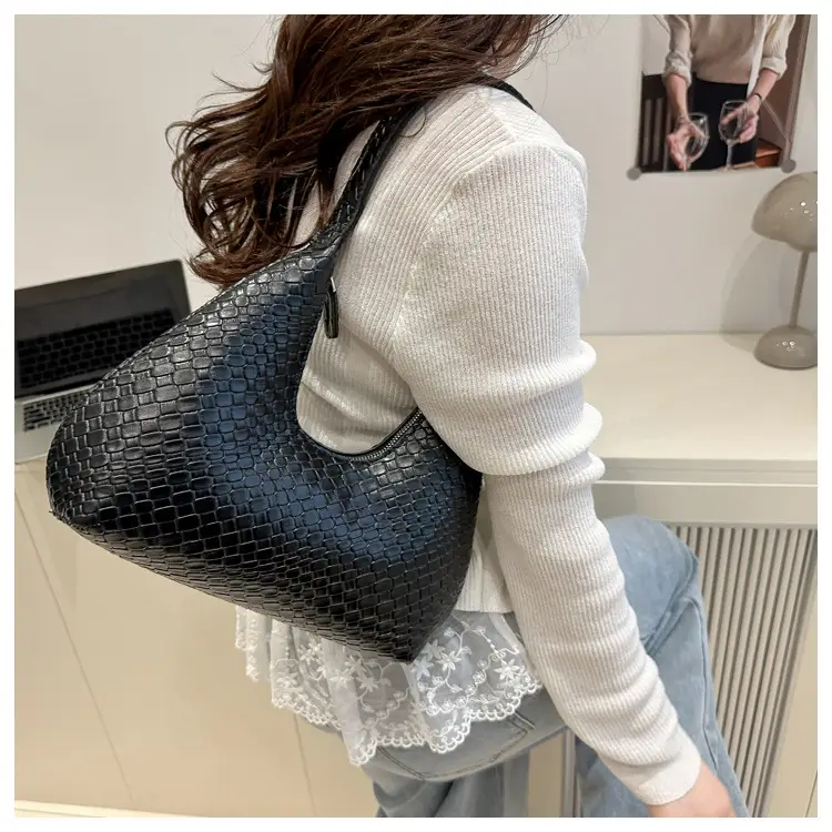 2025 Woven Shoulder Bag Niche Design Large Capacity — feature 30