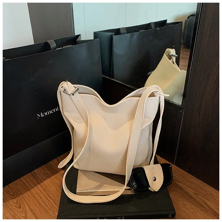 Women's Large Capacity Beige Shoulder Bag 2025 — feature 18