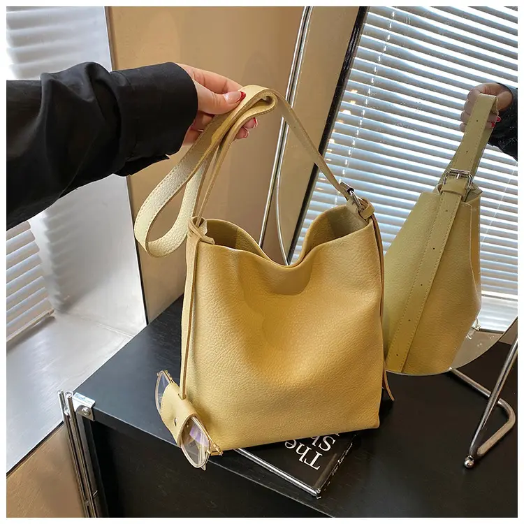Women's Large Capacity Beige Shoulder Bag 2025 — feature 22