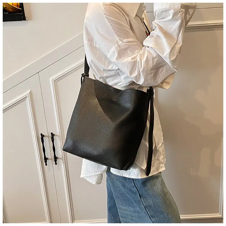 Women's Large Capacity Beige Shoulder Bag 2025 — feature 24