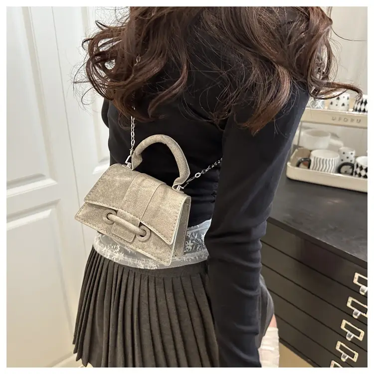 Silver Chain Crossbody Bag for Women 2025 — feature 11