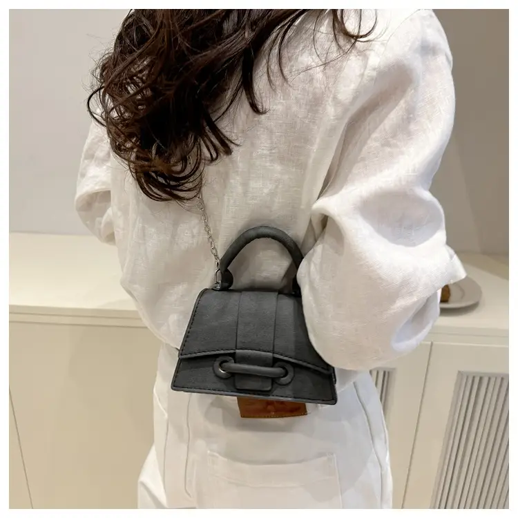 Silver Chain Crossbody Bag for Women 2025 — feature 17