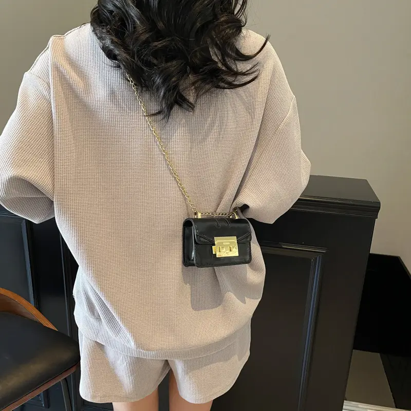 Light Blue Chain Crossbody Bag for Women - Image 8