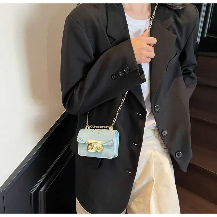 Light Blue Chain Crossbody Bag for Women — feature 13