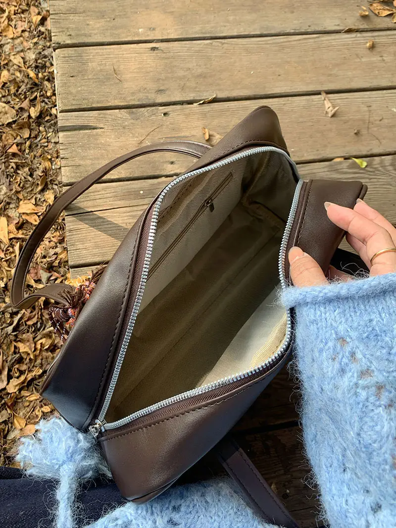 2025 Korean Style Large Cap Bag Brown Leather — feature 4