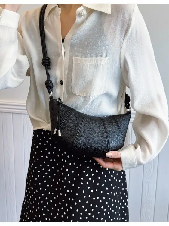 Women's Cream Crossbody Bag with Chain Strap - Image 7