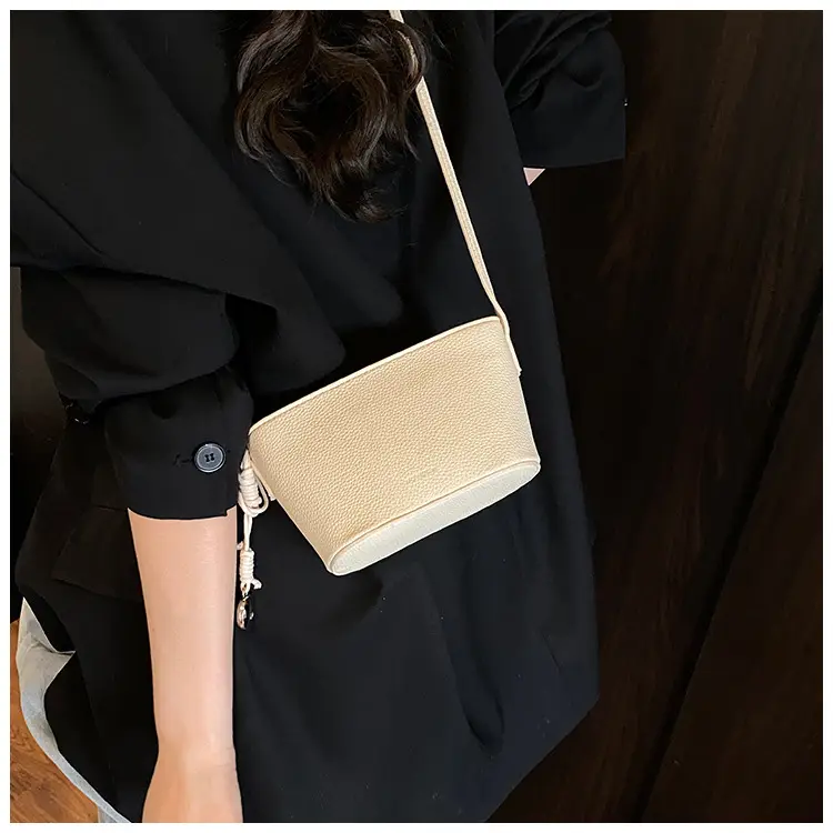 Women's Cream Mesh Shoulder Bag 2025 Commuter Crossbody — feature 34