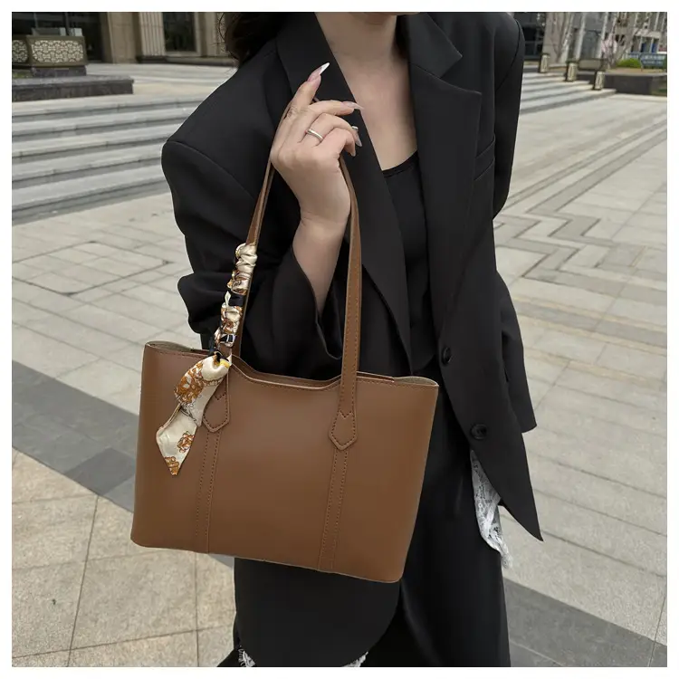 Women's Large Capacity Tote Bag Beige Spring 2025 — feature 15