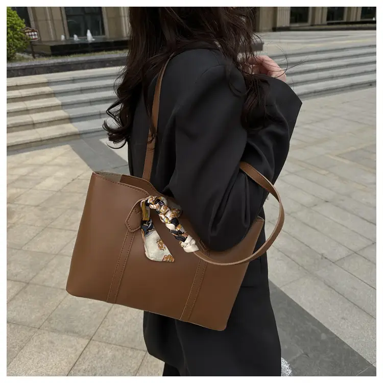 Women's Large Capacity Tote Bag Beige Spring 2025 — feature 17
